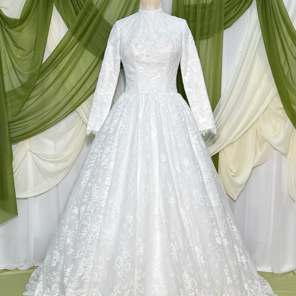 Elegant White Lace Long Sleeve Wedding Dress